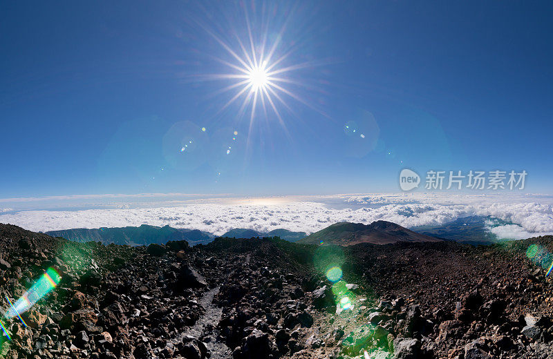 壮丽的全景景观与云和地平线从El Teide，特内里费，加那利群岛，西班牙-股票照片